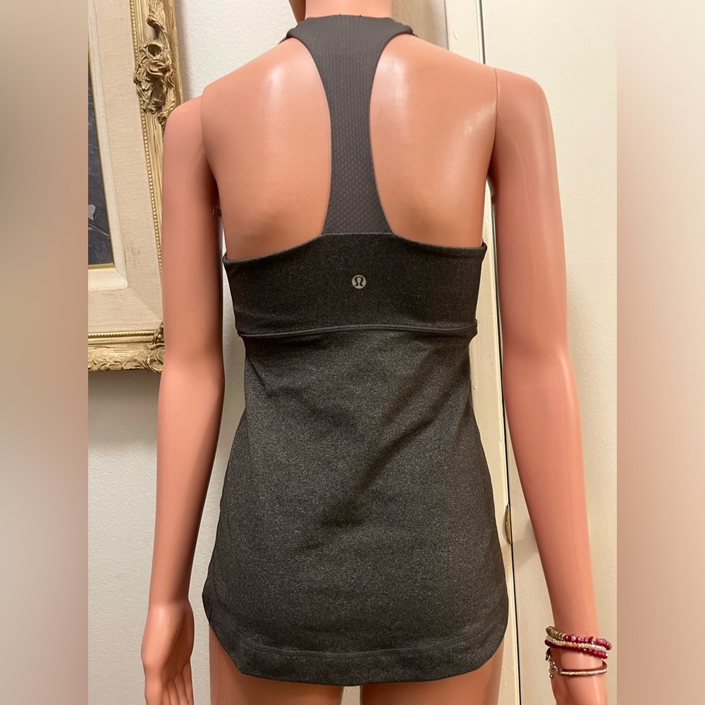 Lululemon size 6